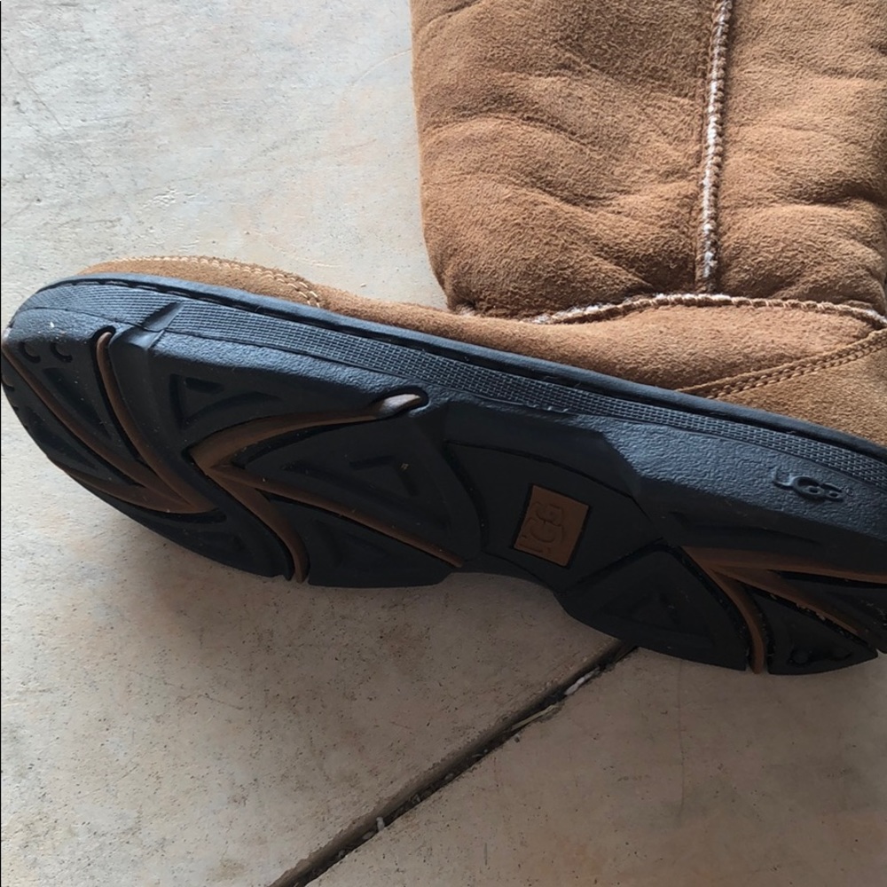 UGG Boots - Picture 2 of 4